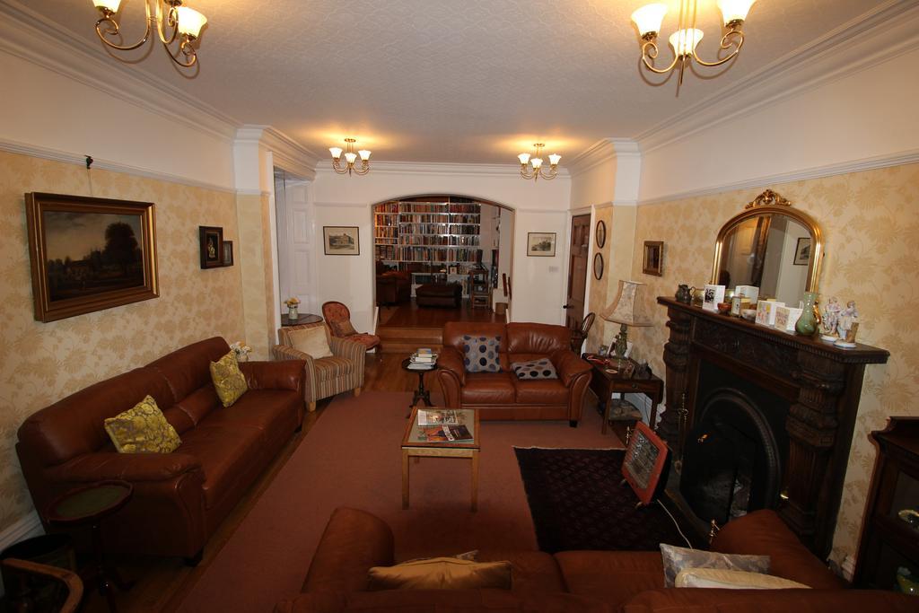 Barnt Green ウッドランズ ベッド＆ブレックファースト Bed & Breakfast エクステリア 写真